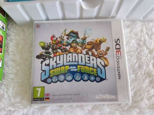 Skylanders swap force starter pack plus game Nintendo 3ds