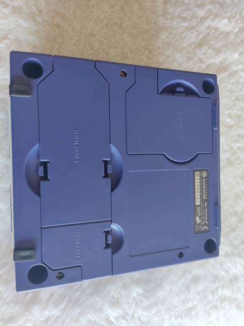 GameCube Nintendo DE 11990162 with cables, controller and memory card