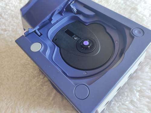 GameCube Nintendo DE 11990162 with cables, controller and memory card