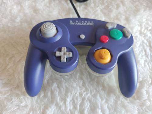 GameCube Nintendo DE 11990162 with cables, controller and memory card