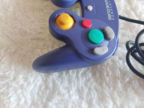 GameCube Nintendo DE 11990162 with cables, controller and memory card