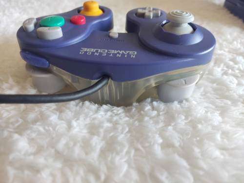 GameCube Nintendo DE 11990162 with cables, controller and memory card