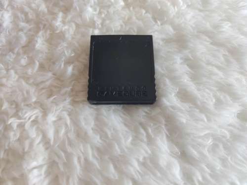 GameCube Nintendo DE 11990162 with cables, controller and memory card