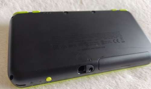 `New` Nintendo 2ds xl with original packaging and charger Mario kart edition
