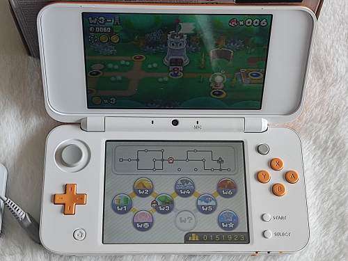 `New` Nintendo 2ds xl console+box