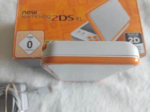 "New" Nintendo 2ds xl with original packaging and charger