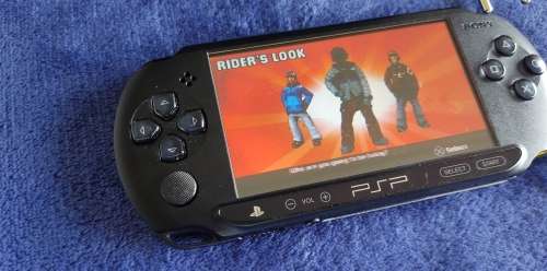 Sony psp with games incudes memory card and charger