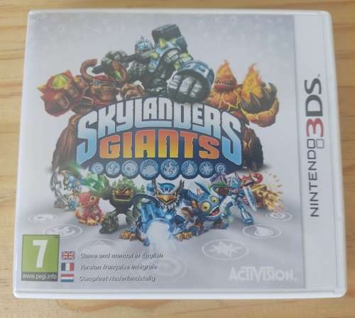 Skylanders Nintendo 3ds eur region games portal and figurines