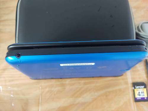 Nintendo 3DS XL + Original Charger + Memory Card