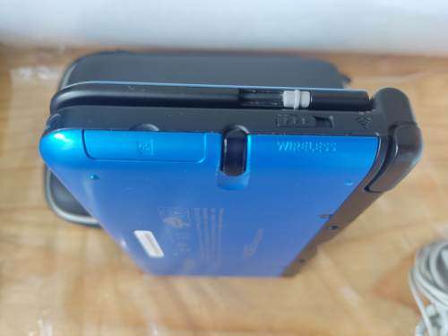 Nintendo 3DS XL + Original Charger + Memory Card