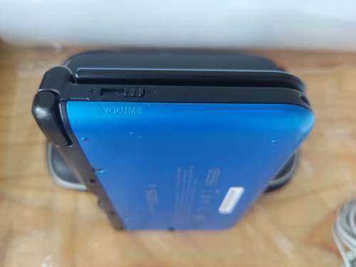 Nintendo 3DS XL + Original Charger + Memory Card