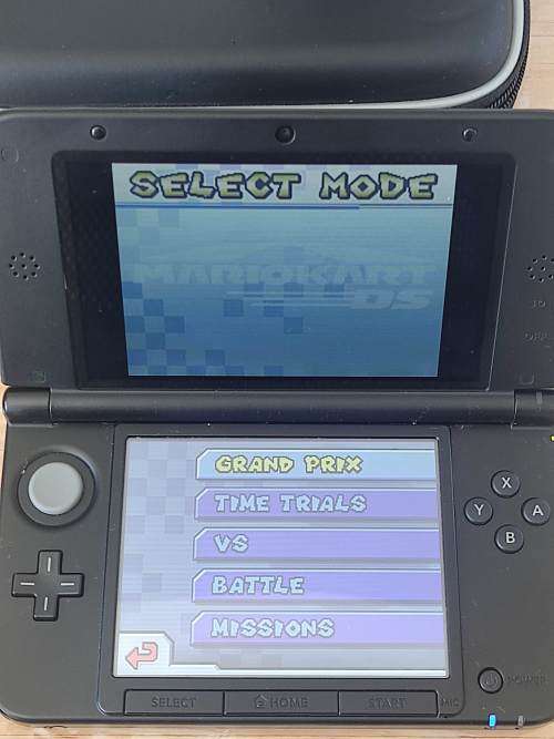 Nintendo 3DS XL + Original Charger + Memory Card