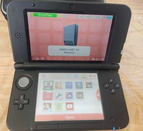 Nintendo 3DS XL + Original Charger + Memory Card