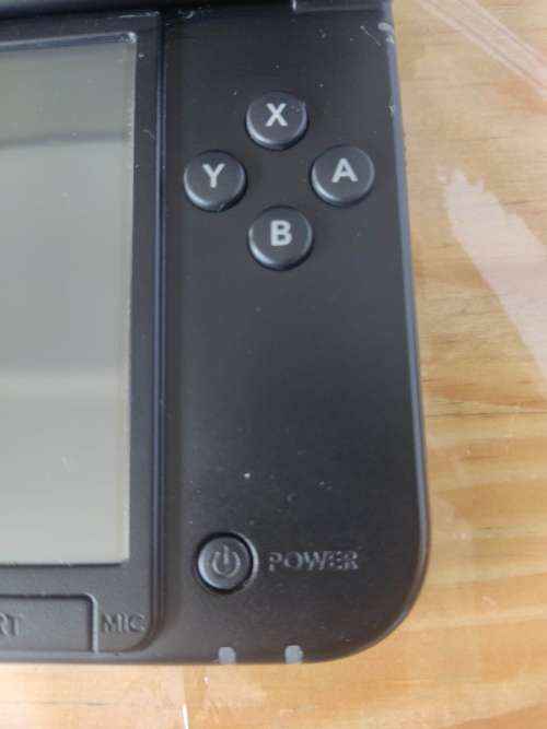 Nintendo 3DS XL + Original Charger + Memory Card