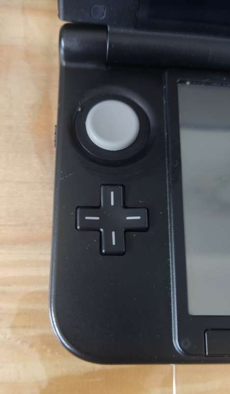 Nintendo 3DS XL + Original Charger + Memory Card