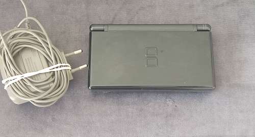 Nintendo Ds lite console + charger