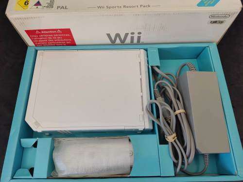 Nintendo Wii with Wii Sports +Wii sports Resort Pal region boxed