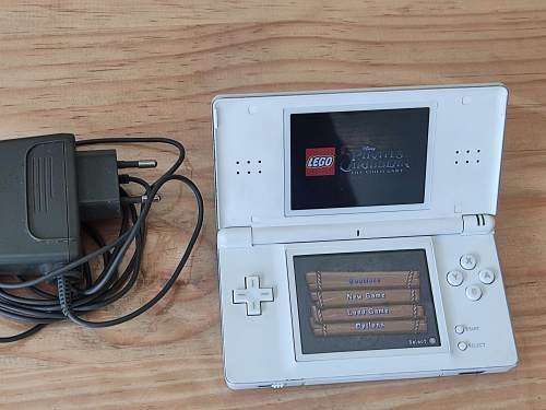 Nintendo ds lite +charger