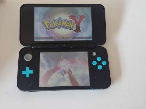 "New" Nintendo 2ds xl +charger and stylus