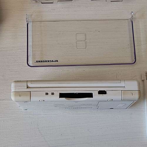 Nintendo Ds lite, charger +stylus included