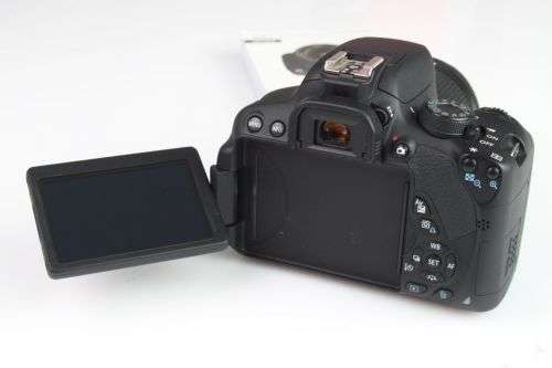 Canon EOS 700D + EF-S 18-55mm 3.5-5.6 is STM Lens