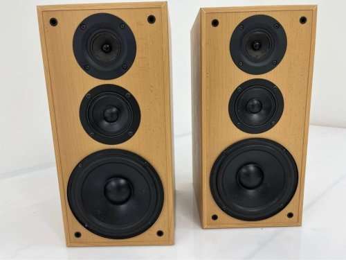 JAMO Studio 130 Bookshelf Speakers