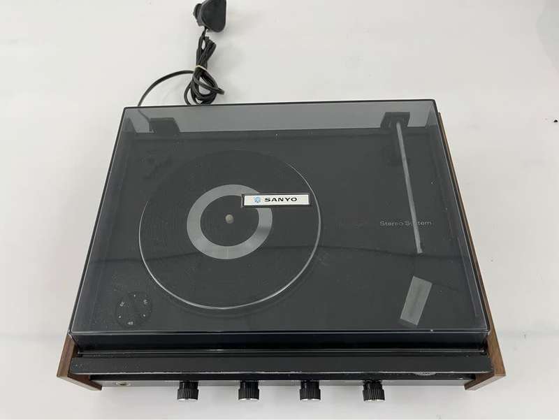 Vintage SANYO Solid State ( Amp / Radio / Turntable ) Combo