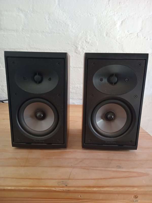 Boston CR57 Bookshelf Speaker
