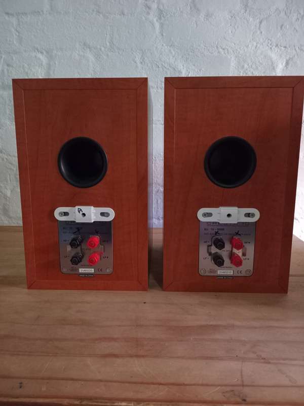 Kef Cresta 10 Bookshelf Speakers