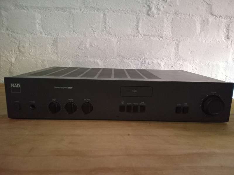 NAD 3020i Stereo Amplifier