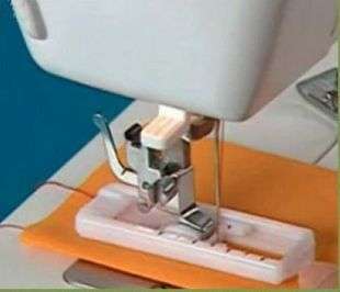 Slide buttonhole foot for sewing machine