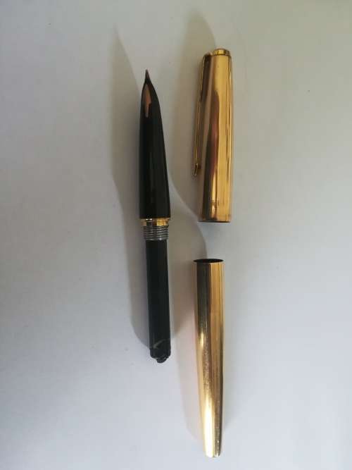 Rare Parker 61 Gold Fountain pen