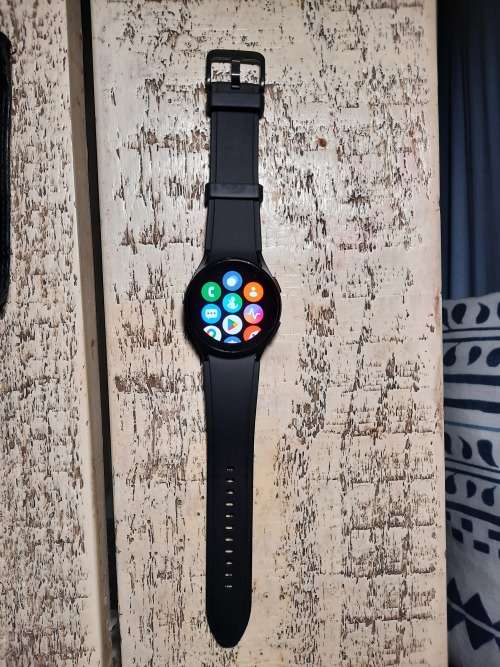 *Samsung Galaxy Watch 4 Classic*