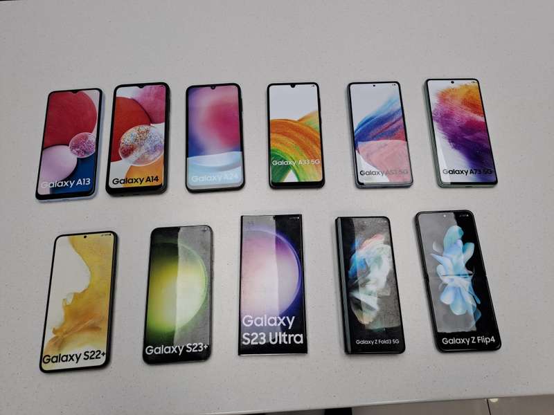 Lot of Samsung Dummy Phones