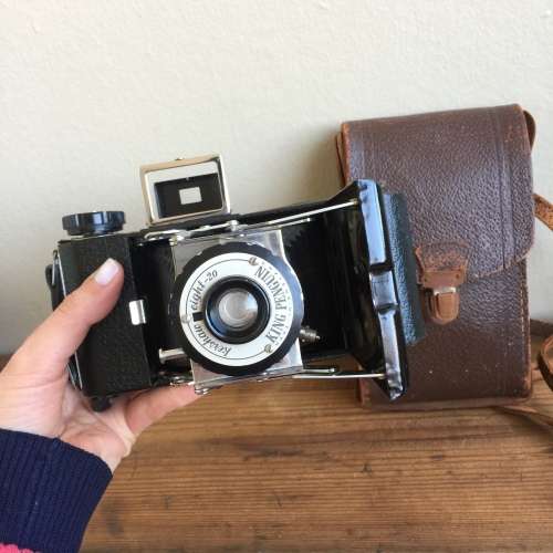 Kershaw Eight-20 King Penguin folding 120mm film camera with case