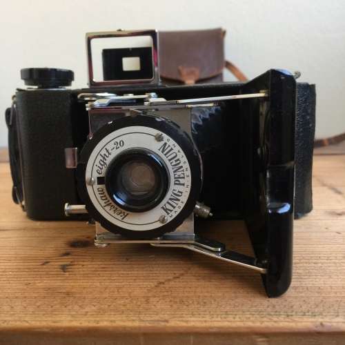Kershaw Eight-20 King Penguin folding 120mm film camera with case
