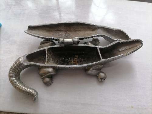 VINTAGE CAST METAL CONFINED CIGARETTE HOLDER AMAZING
