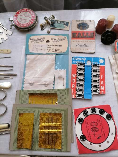 VINTAGE 1900 VOETSEK - SEWING BUNDLE WITH PURSES AND MUCH MORE