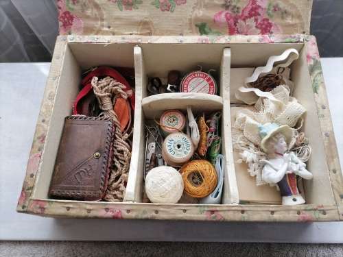 VINTAGE 1900 VOETSEK - SEWING BUNDLE WITH PURSES AND MUCH MORE