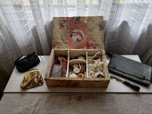 VINTAGE 1900 VOETSEK - SEWING BUNDLE WITH PURSES AND MUCH MORE