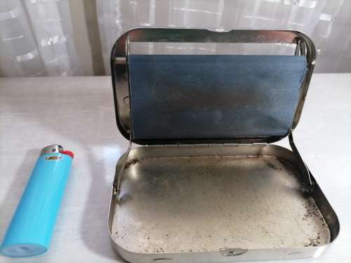 VINTAGE TABACCO HOLDER AND ROLLER WITH INGRAVINGS - AMAZING