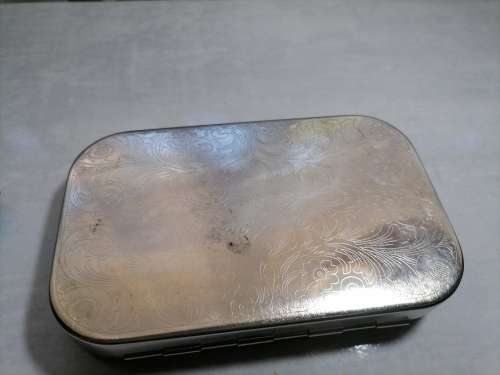 VINTAGE TABACCO HOLDER AND ROLLER WITH INGRAVINGS - AMAZING