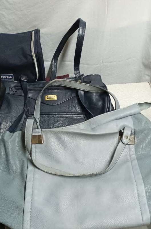 Whole lot of 14 hand bags!!