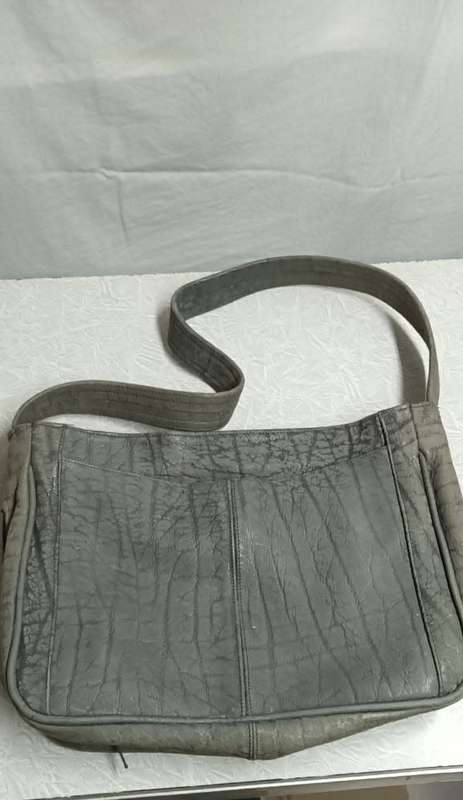 Whole lot of 14 hand bags!!