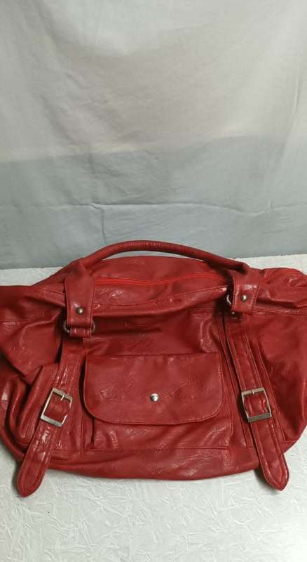 Whole lot of 14 hand bags!!