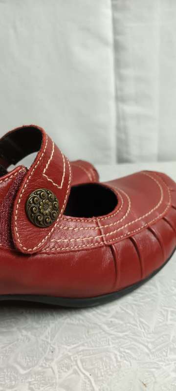 Young Klinik Ladies Shoes size 6