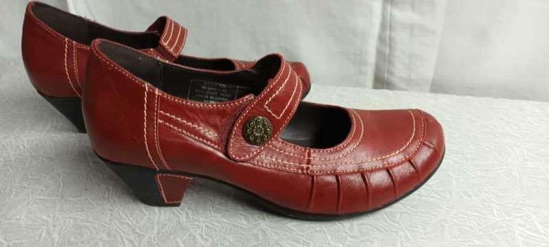 Young Klinik Ladies Shoes size 6