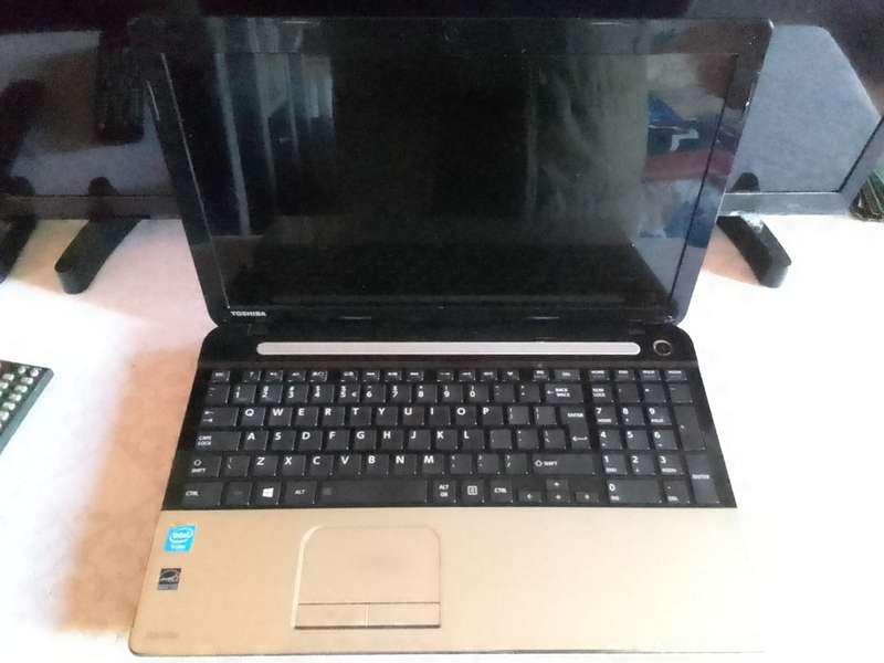 Toshiba Satellite C50 Laptop (Read)