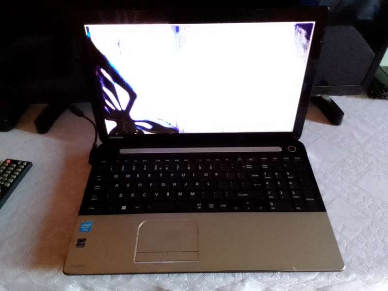 Toshiba Satellite C50 Laptop (Read)
