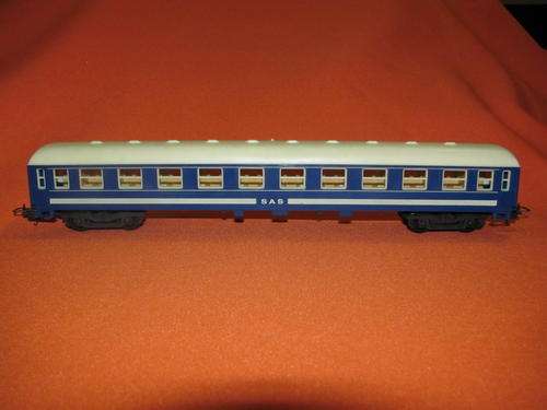 Junior Lima Blue Train coach